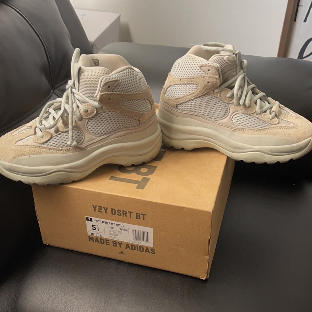 Yeezy dsrt bt